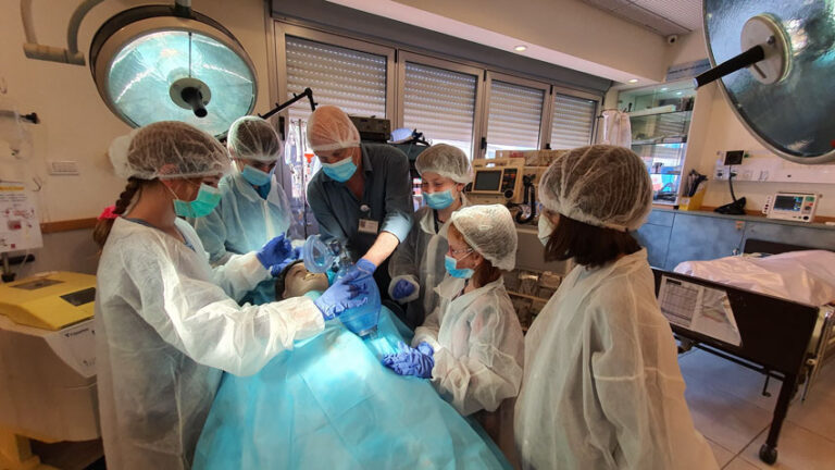 מחנה מדעי לילדי עובדי הלל יפה