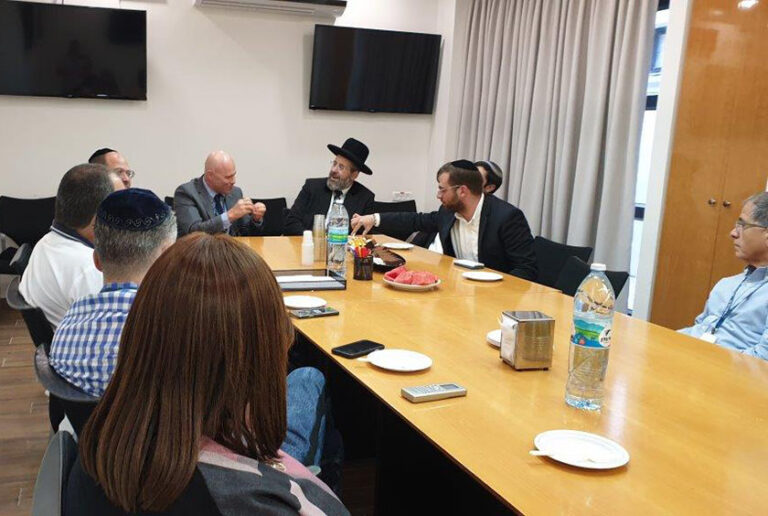 ביקור הרב לאו