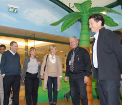 פיל, ג'ירפה, לוויתן ונמר במחלקת הילדים