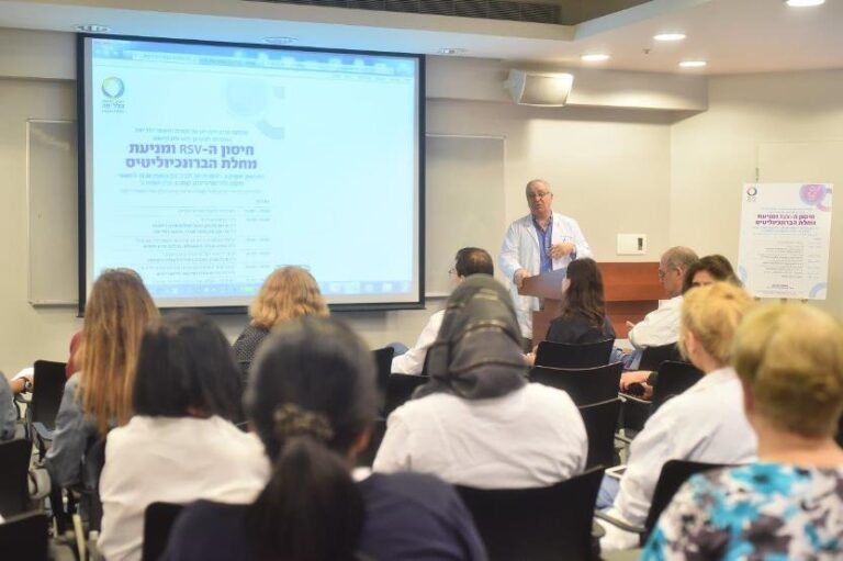 حول الأطفال الصغار، والتطعيمات (اللقاحات)، والتواصل مع المجتمع