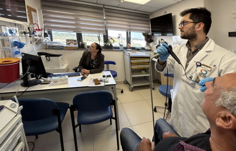 عيادة مخصصة للمرضى الذين يعانون من سيلان الأنف أو التهاب الجيوب الأنفية المزمن والحساسية