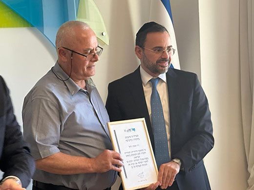 מגן שר הבריאות הוענק לד"ר ג'לאל אשקר