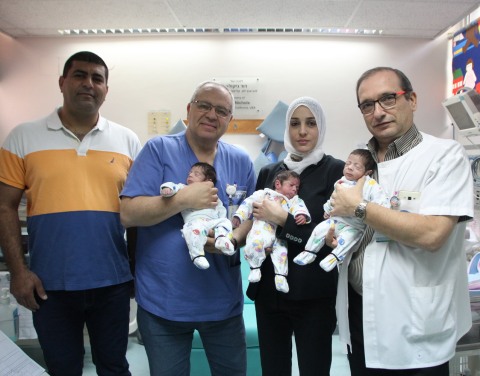 לידה נדירה של שלישייה זהה