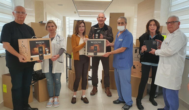 עמותת הידידים רכשה 64 מכונות קפה עבור מחלקות בית החולים