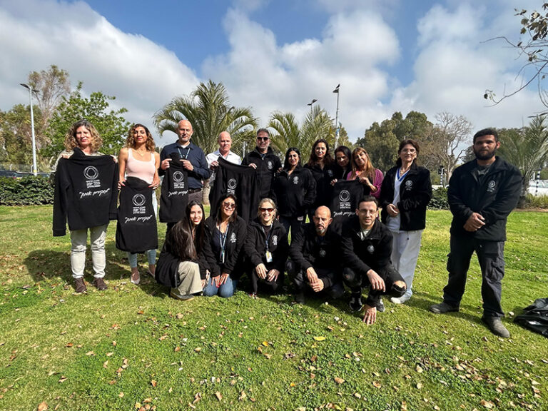 لقد جاءوا لفعل الخير