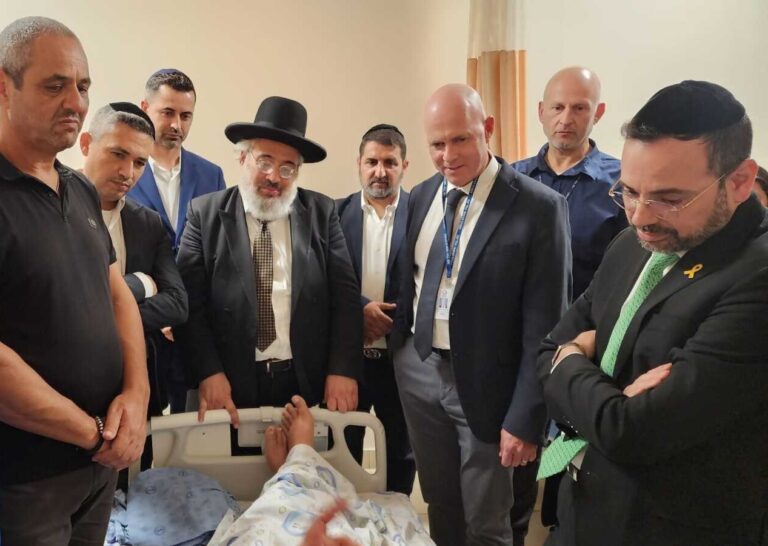 Minister of Health visits victims of the terror attack in Hadera