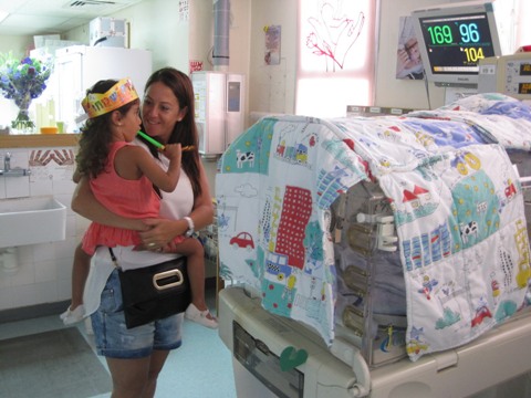 “أنظروا من جاء لزيارتنا”