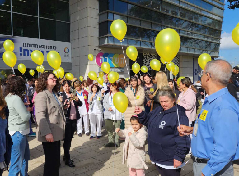 هيلل يافه في وقفة تضامنية: 100 يوم وقلبنا في غزة