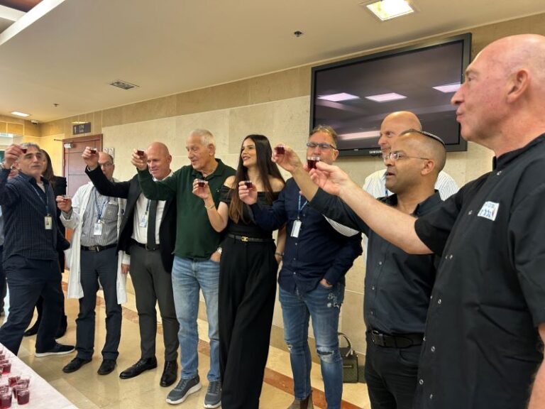 הרמת כוסית לחג הפסח