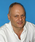 من كبار الأطباء، قسم حديثي الولادة والأطفال الخدج