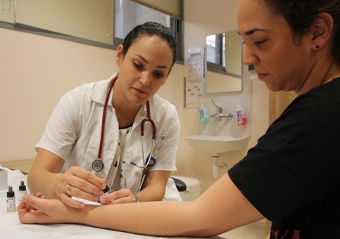 جديد في مستشفى “هليل يافه”: خدمات طبية لأمراض الحساسية والمناعة للأطفال والبالغين