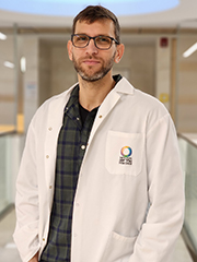 From the operating room to the battlefield: The double lives of outstanding physicians