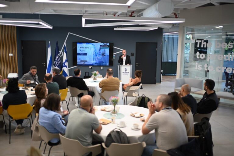 Round tables and collaborative brainstorming