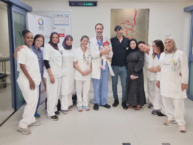 צוות הפגיhה של הלל יפv ביום השחרור של התינוקת סילין טקטקה