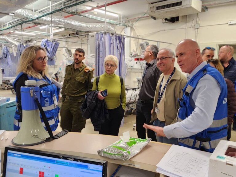 נציגי משרד הבריאות ופיקוד העורף בביקור היערכות חירום בהלל יפה